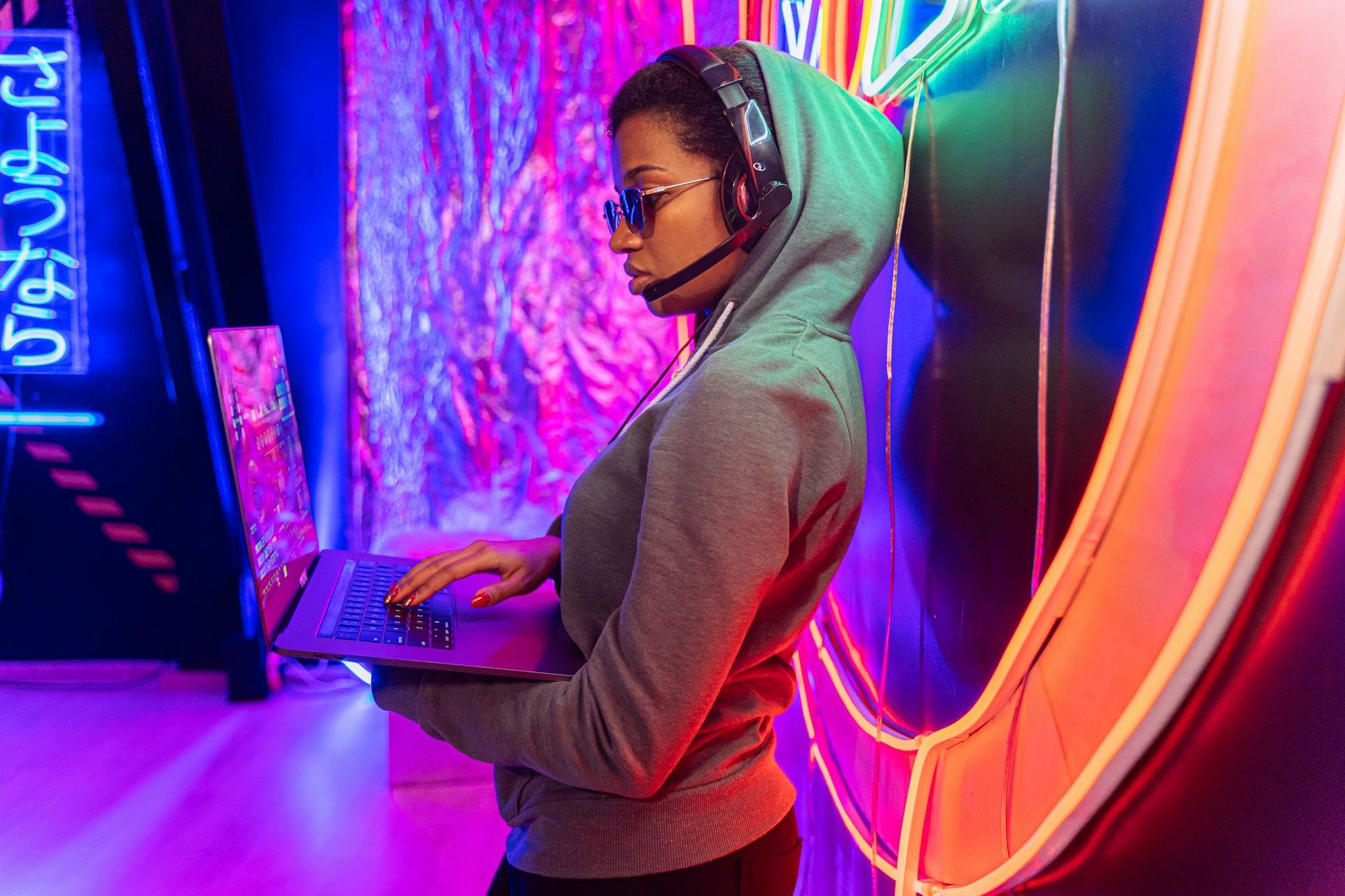 How Can AI Innovations Shape the Future of UK's High-Tech Industry?